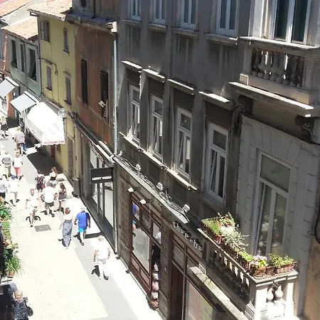 Center Old Town And 3* Pula