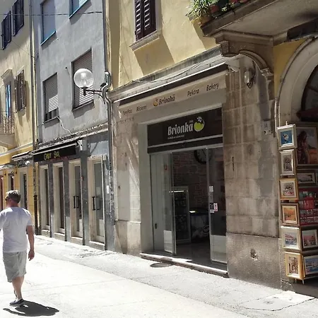 Center Old Town And 3* Pula