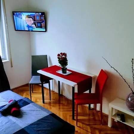 Center Old Town And Aparthotel 3*