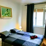 Ξενοδοχείο με διαμερίσματα Center Old Town And 3*