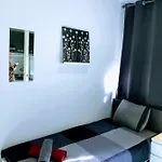 Ξενοδοχείο με διαμερίσματα Center Old Town And 3*