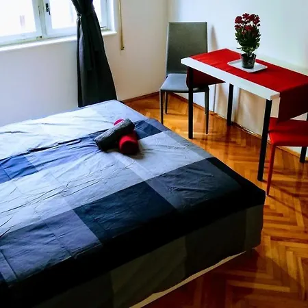 Center Old Town And Lejlighedshotel 3*